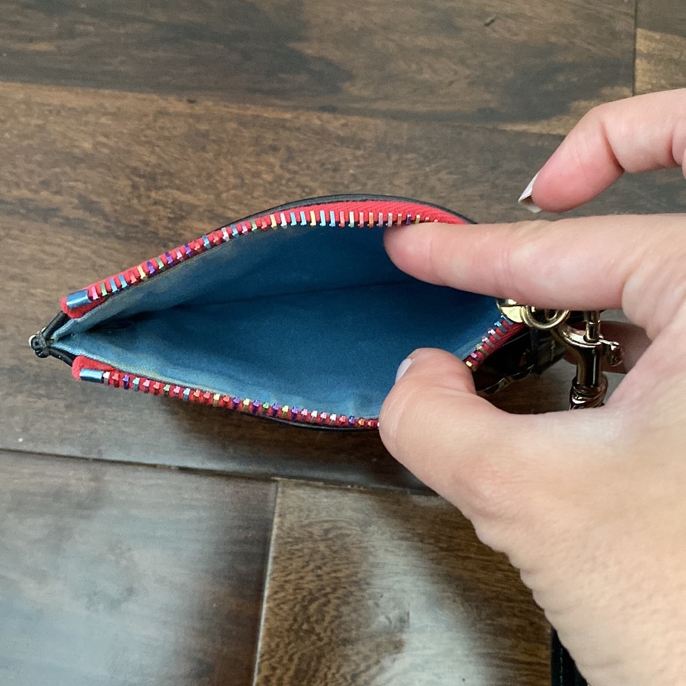 Dooney & Bourke wristlet - Picture 3 of 4